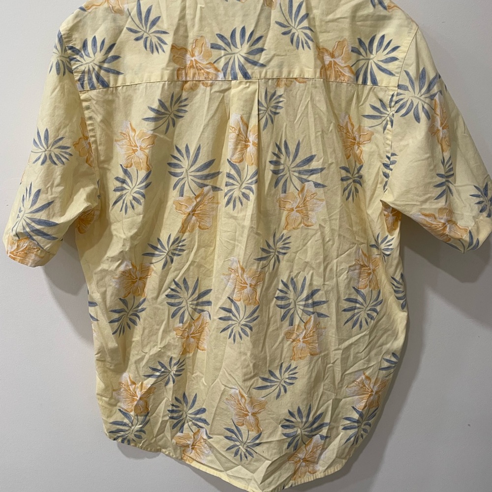 Natural Issue Button Up Size Medium - image 3